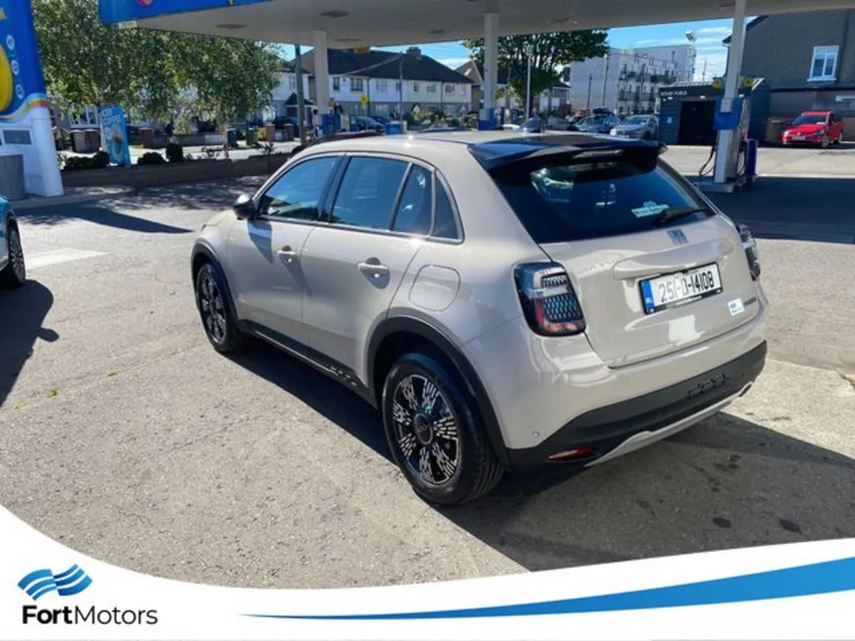 Fiat 600 Hatchback, Petrol, 2025, Grey