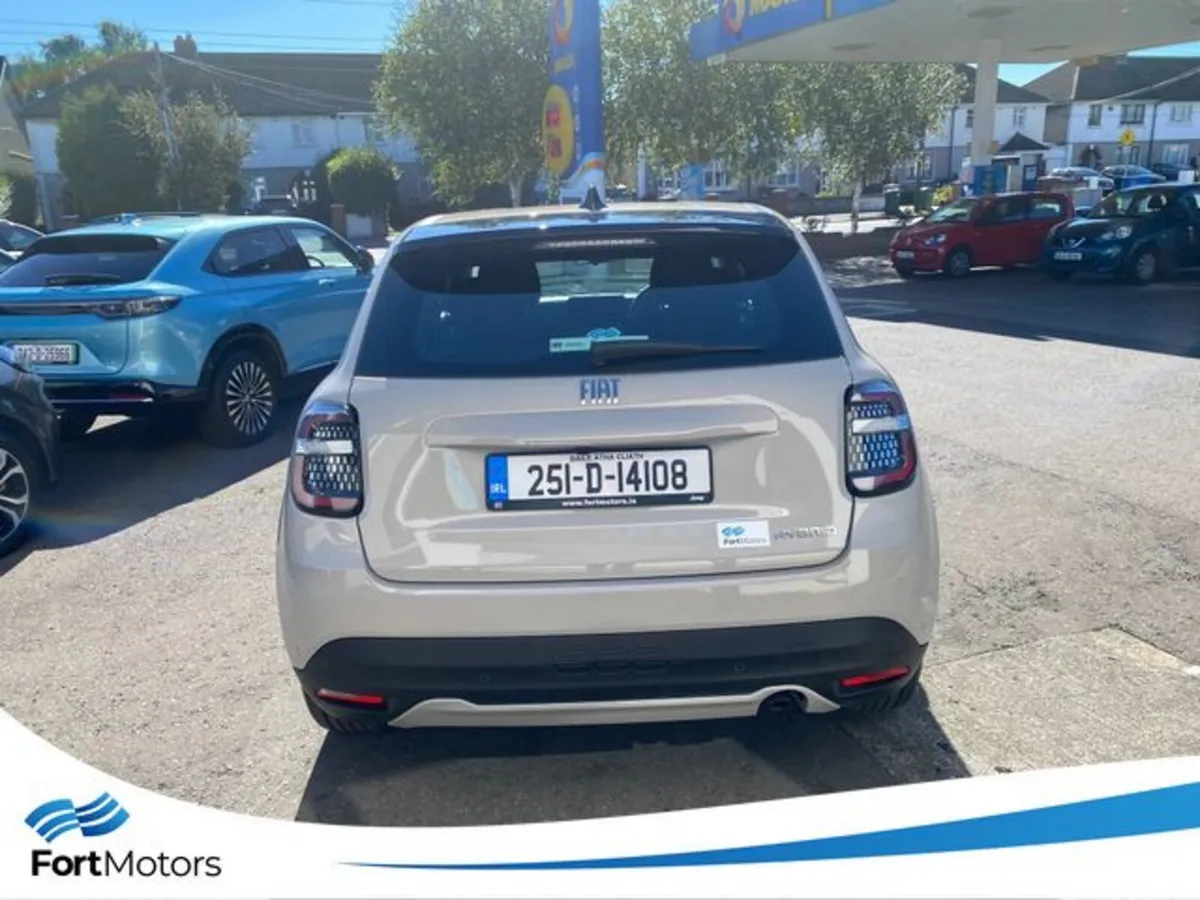 Fiat 600 Hatchback, Petrol, 2025, Grey