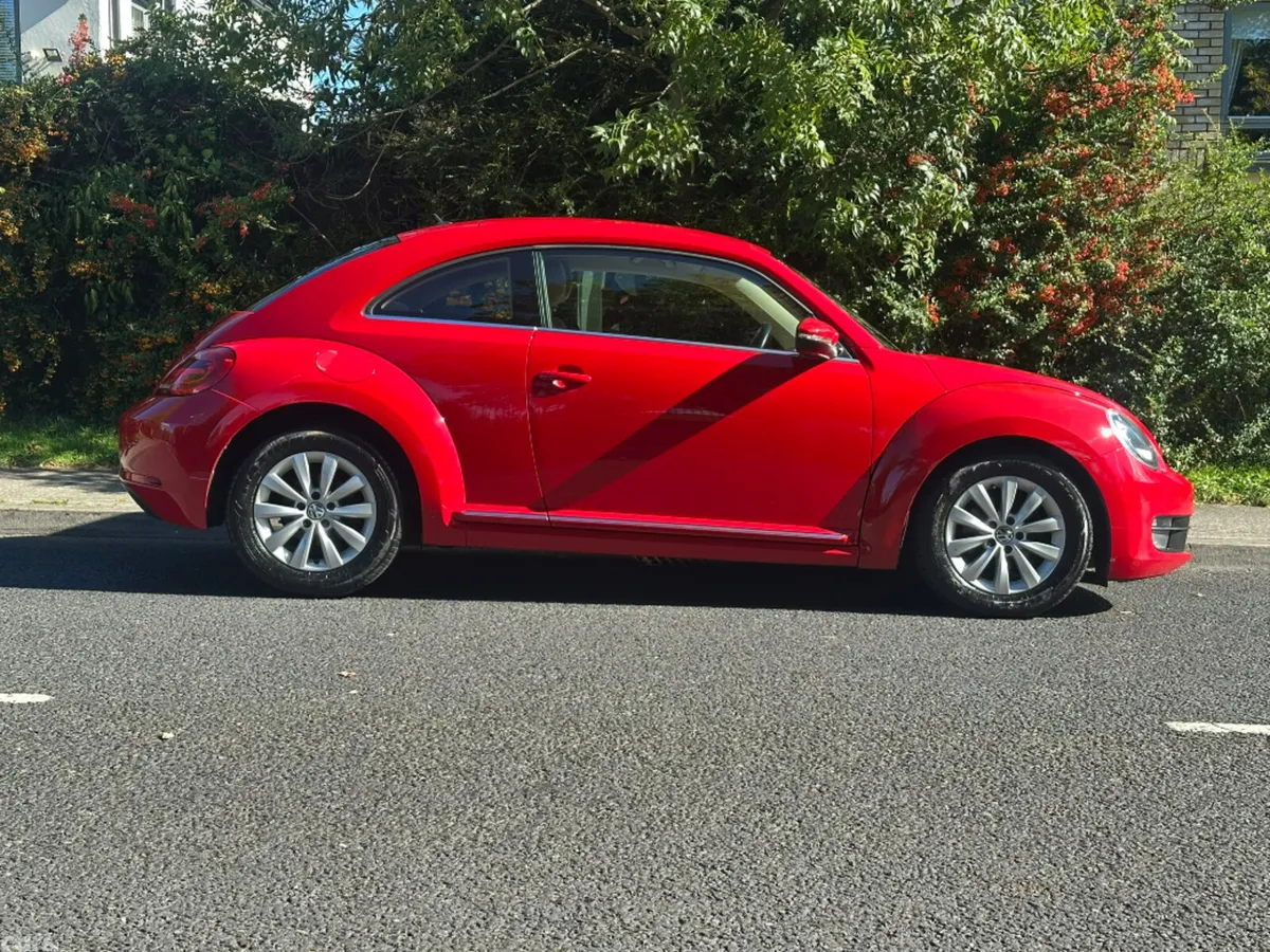 Volkswagen Beetle Hatchback, Petrol, 2013, Red