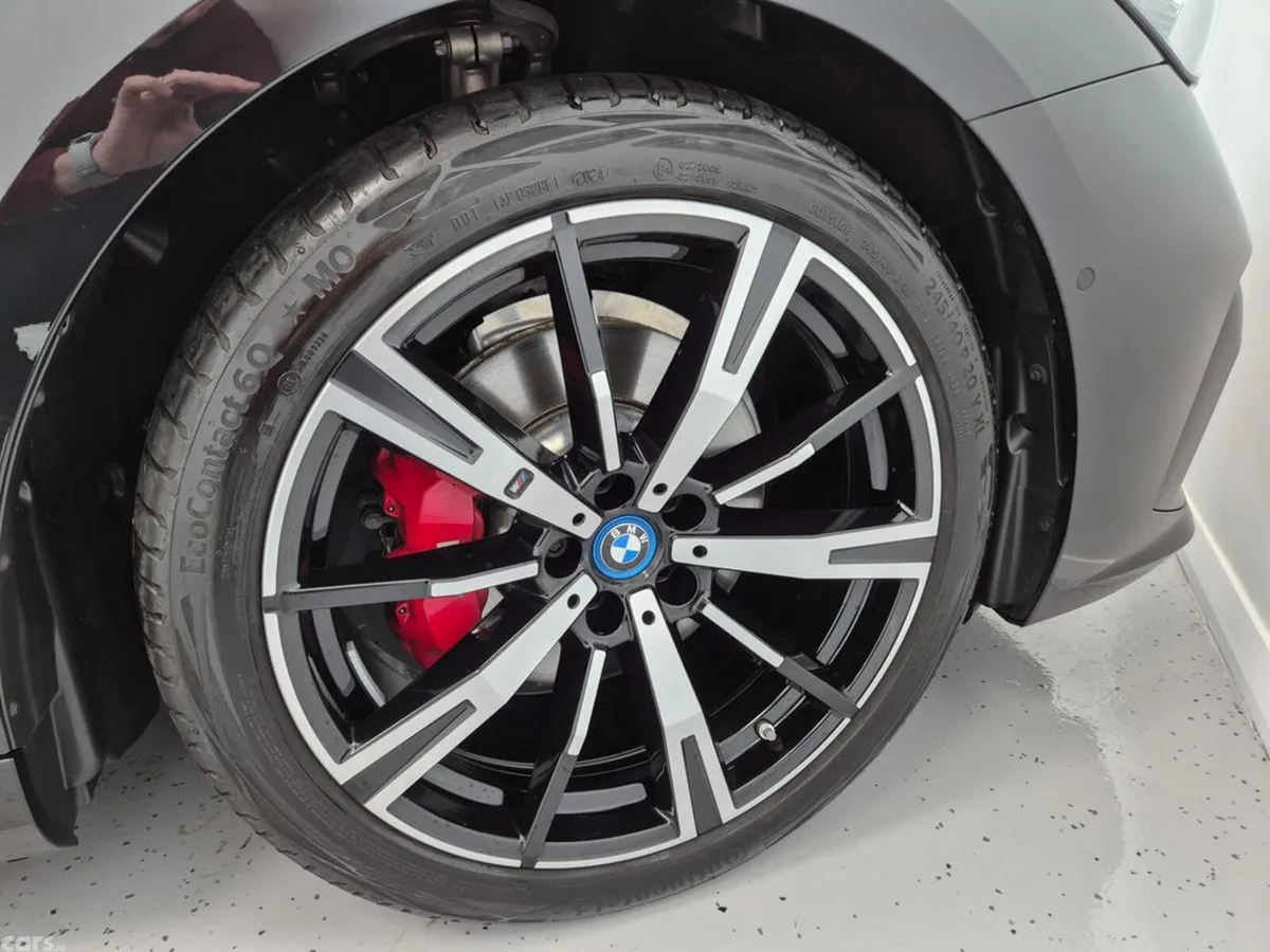 BMW 5-Series Estate, Petrol Plug-in Hybrid, 2025, Black