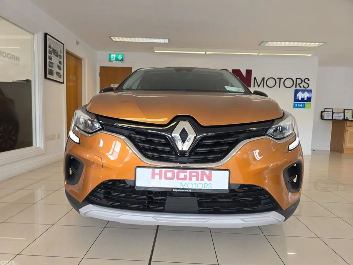 Renault Captur Hatchback, Petrol, 2022, Orange