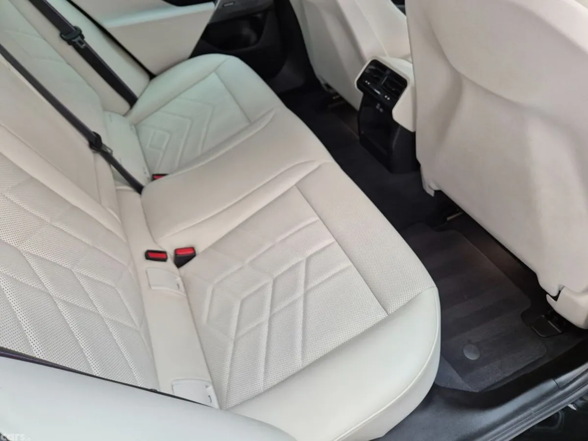BMW 5-Series Estate, Petrol Plug-in Hybrid, 2025, Black