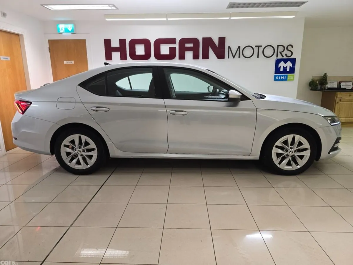Skoda Octavia Saloon, Diesel, 2024, Silver