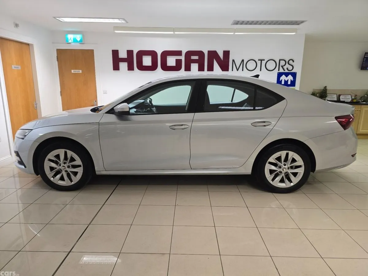 Skoda Octavia Saloon, Diesel, 2024, Silver