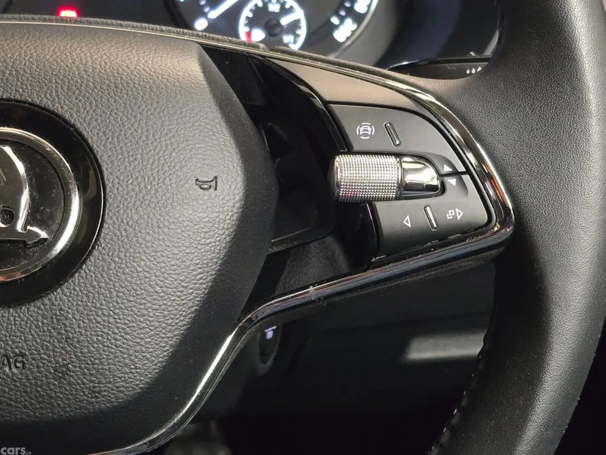 Skoda Octavia Saloon, Diesel, 2024, Silver