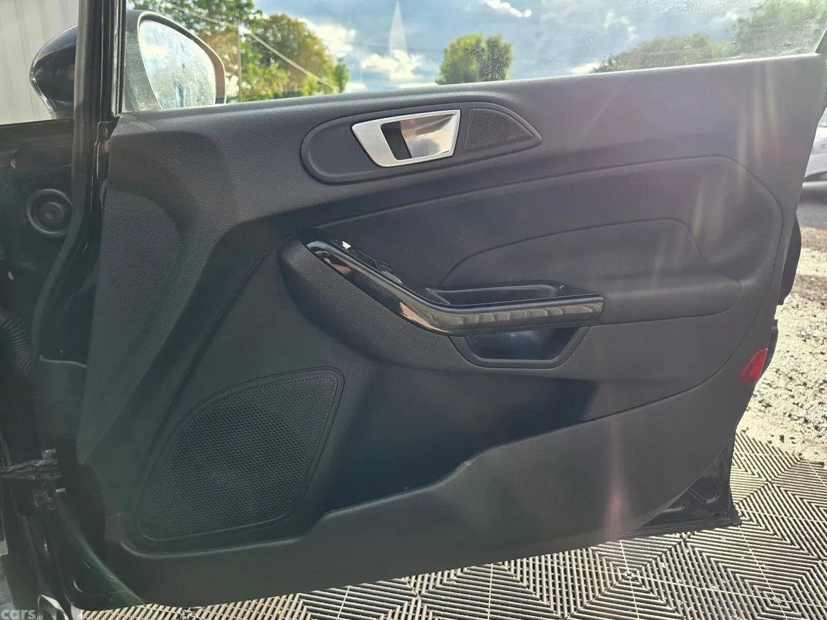 Ford Fiesta Hatchback, Petrol, 2014, Black