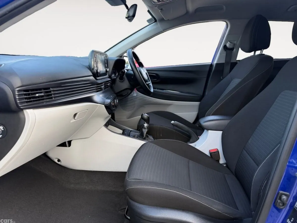 Hyundai i20 Hatchback, Petrol, 2023, Blue