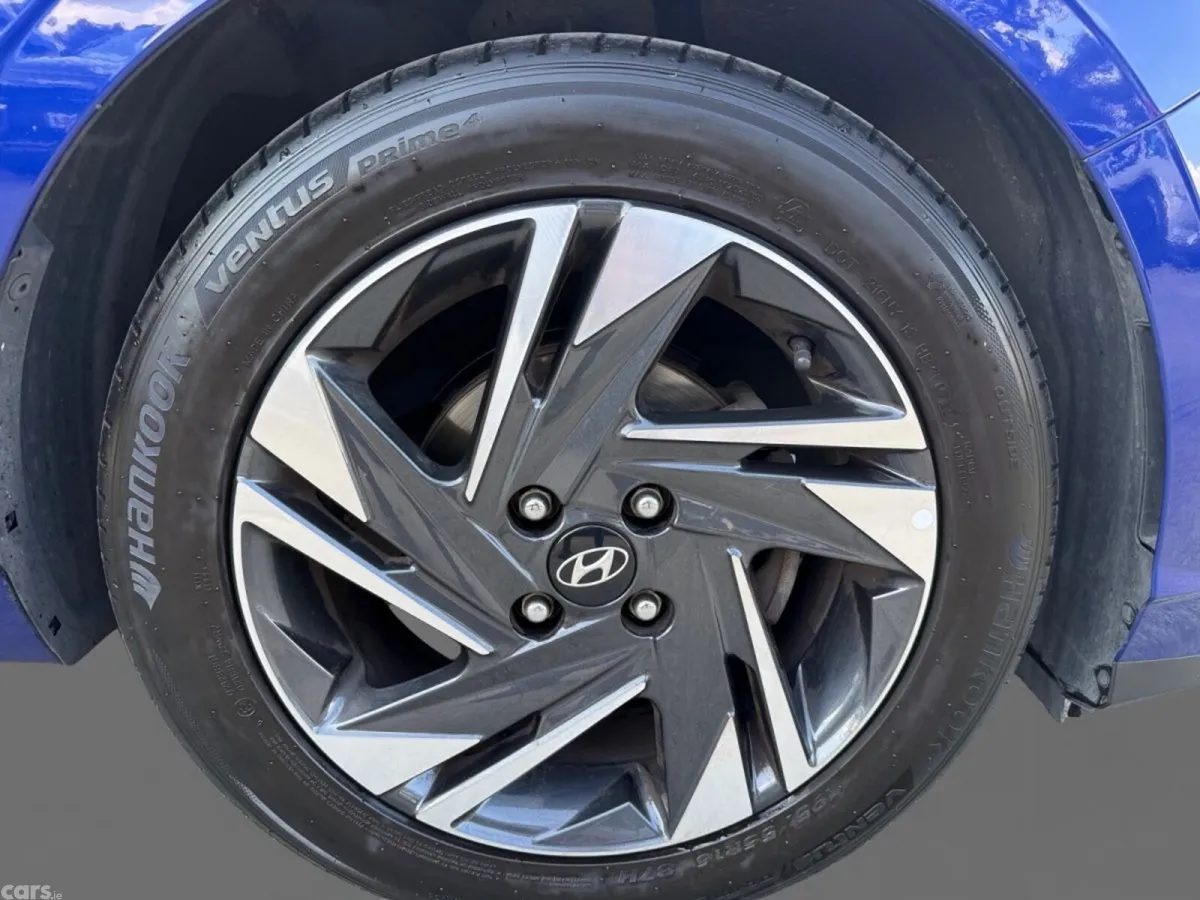 Hyundai i20 Hatchback, Petrol, 2023, Blue