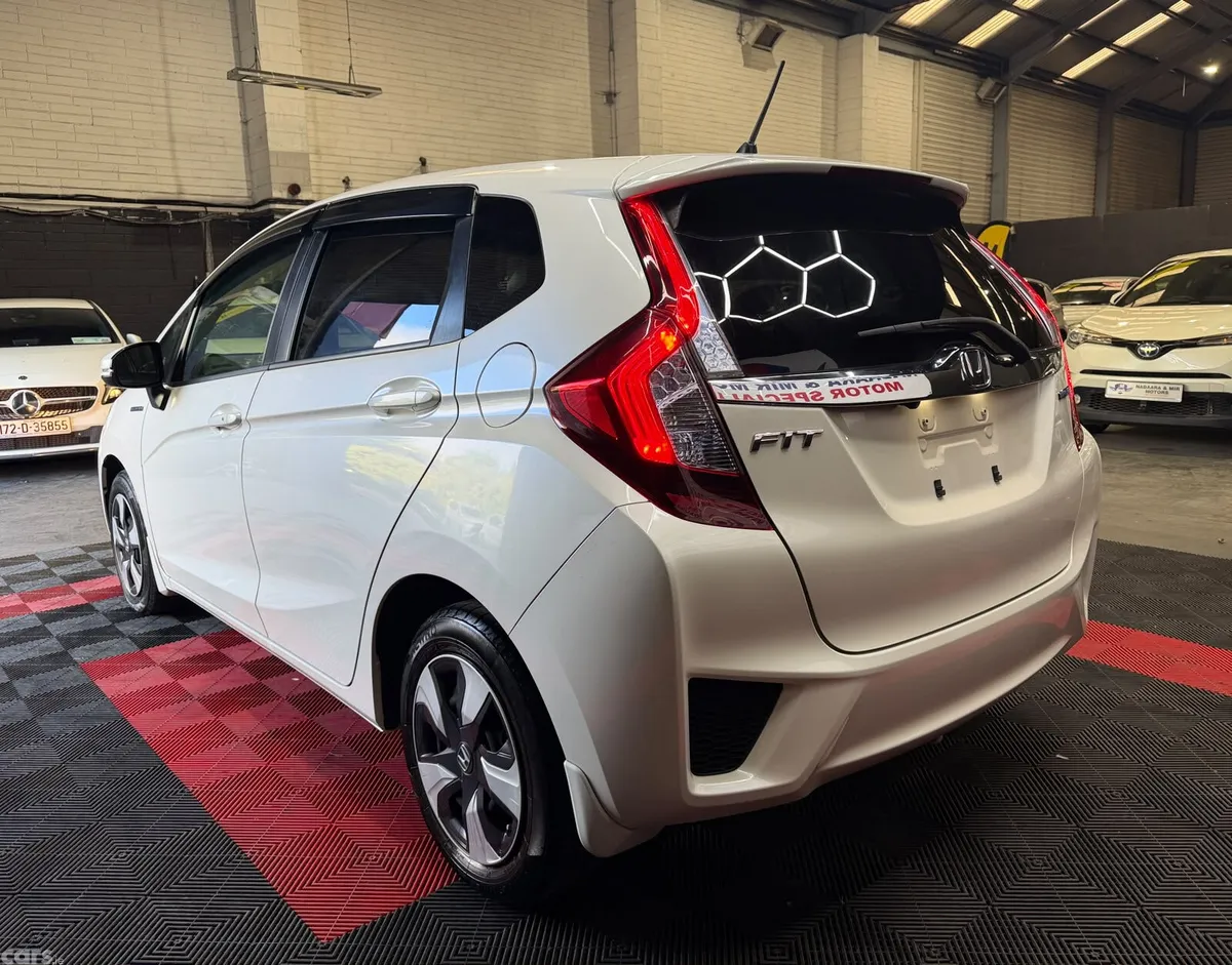 Honda Fit Hatchback, Petrol Hybrid, 2016, Silver
