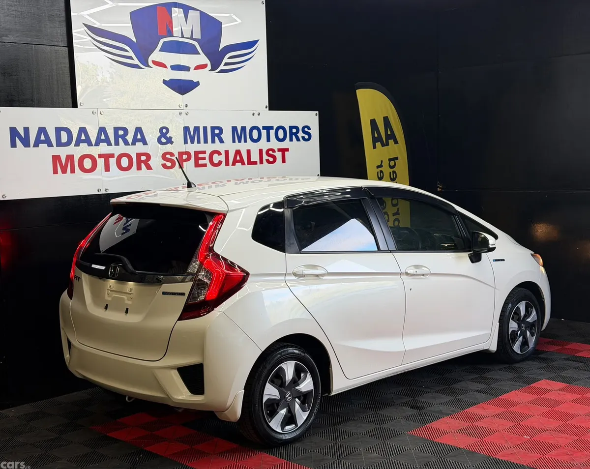 Honda Fit Hatchback, Petrol Hybrid, 2016, Silver
