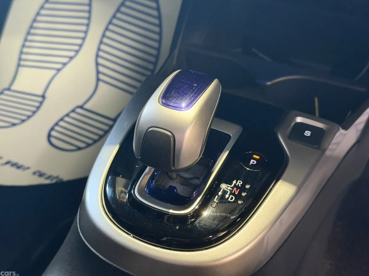 Honda Fit Hatchback, Petrol Hybrid, 2016, Silver