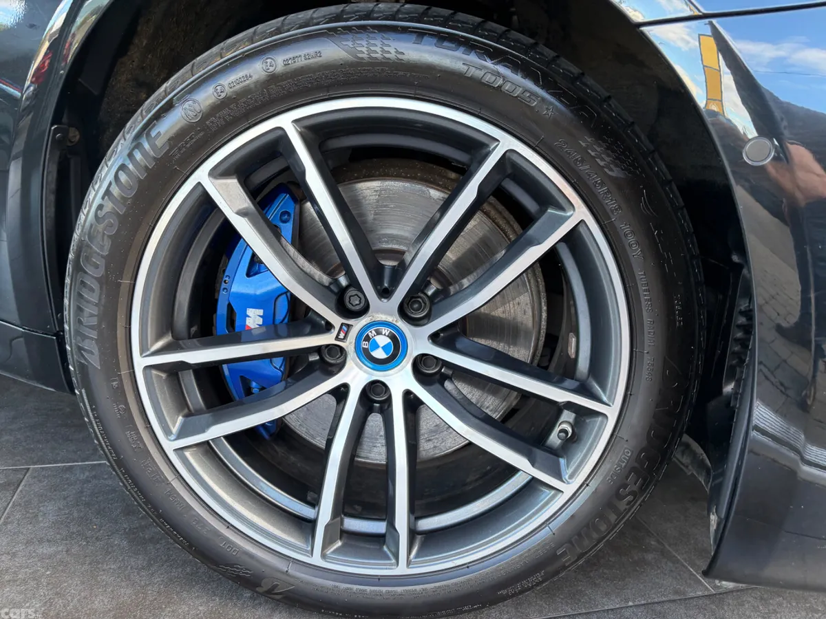 BMW 5-Series Estate, Petrol Hybrid, 2022, Black