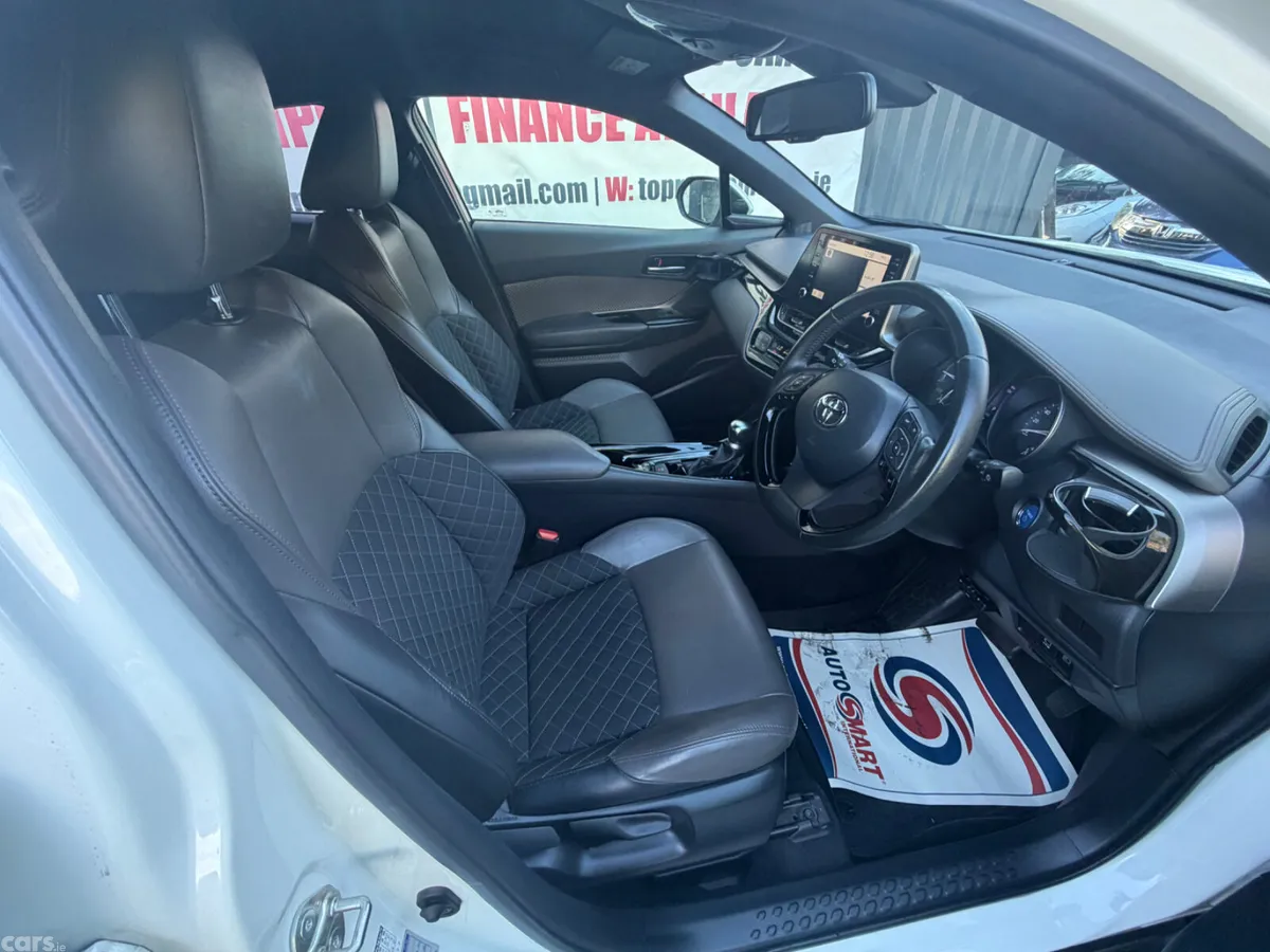 Toyota C-HR SUV, Petrol Hybrid, 2020, White