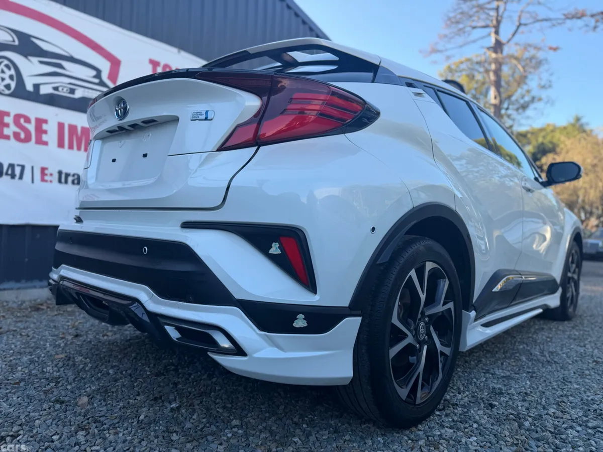 Toyota C-HR SUV, Petrol Hybrid, 2020, White