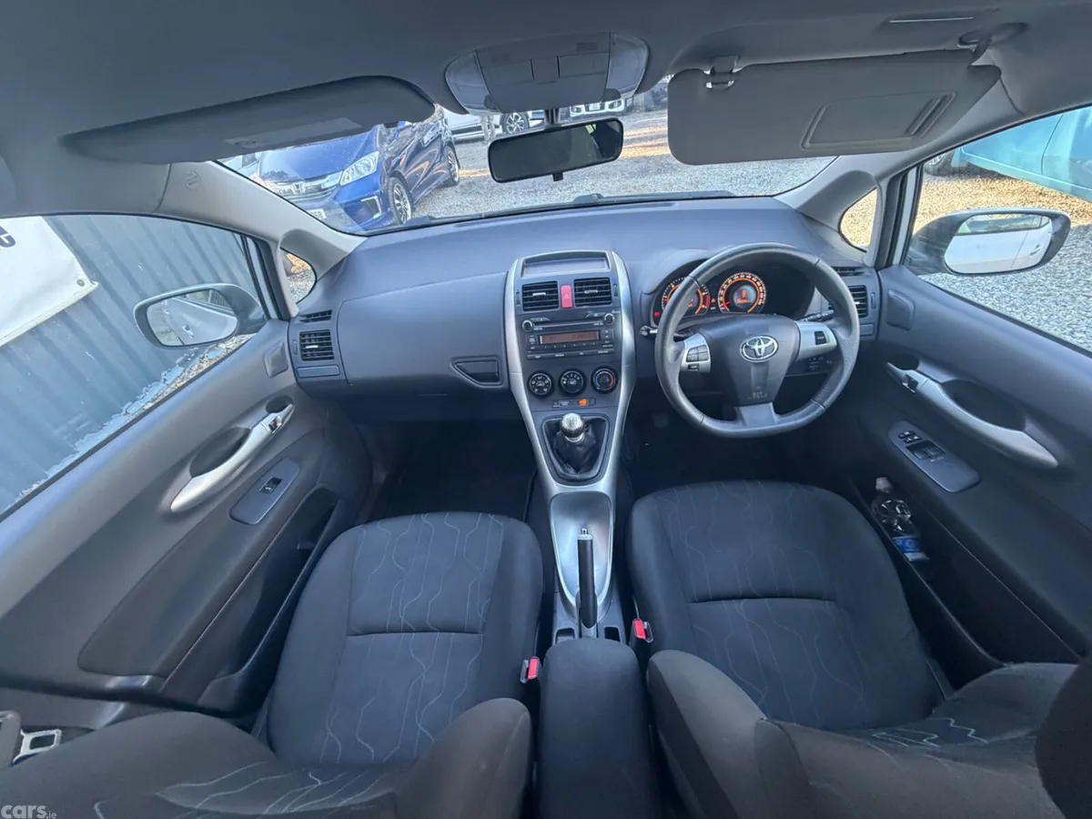 Toyota Auris Hatchback, Diesel, 2011, Silver