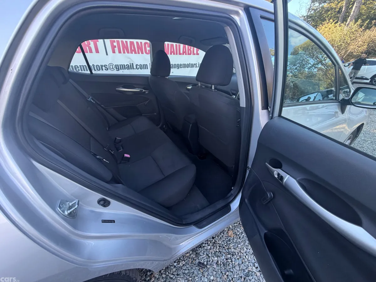 Toyota Auris Hatchback, Diesel, 2011, Silver