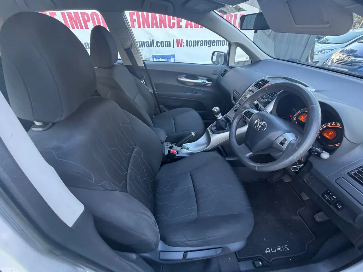 Toyota Auris Hatchback, Diesel, 2011, Silver