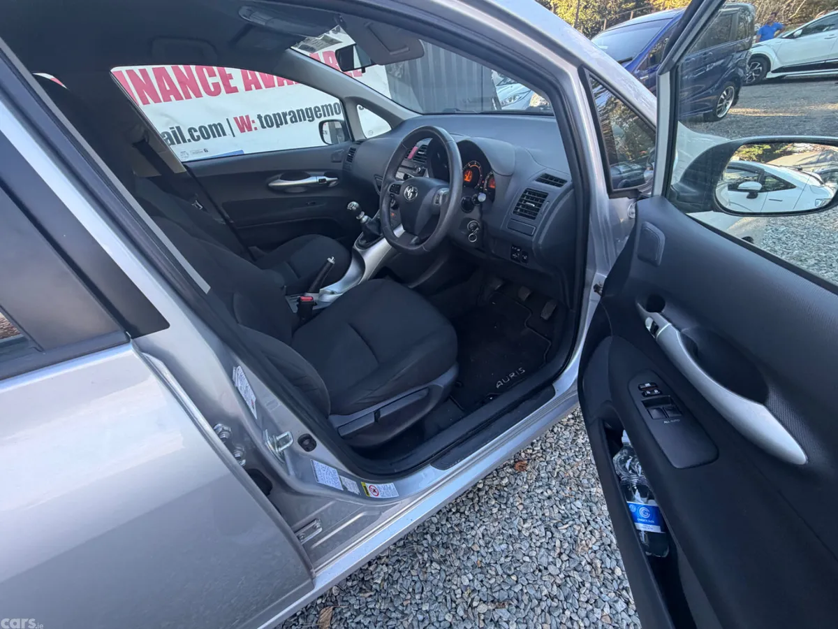 Toyota Auris Hatchback, Diesel, 2011, Silver