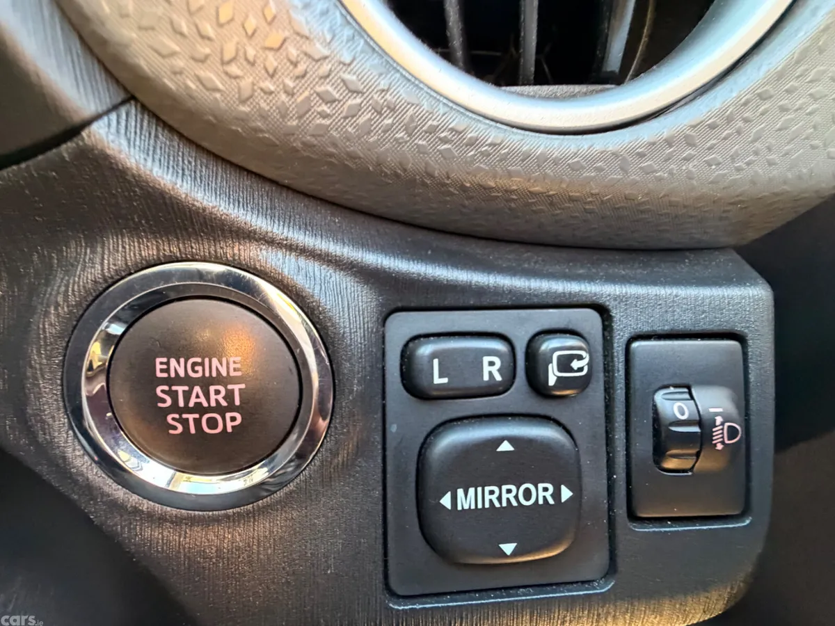 Toyota Vitz Hatchback, Petrol, 2014, Blue