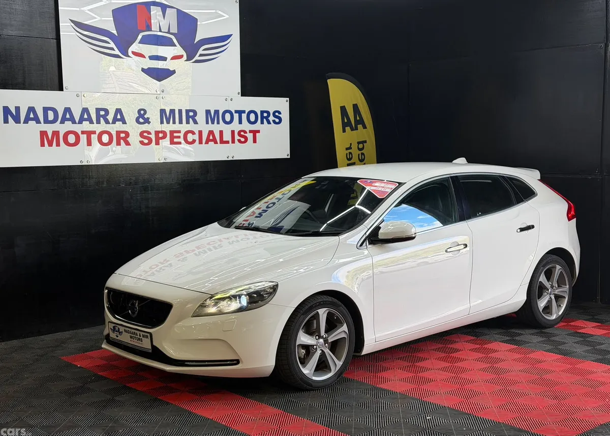 Volvo V40 Hatchback, Petrol, 2015, White