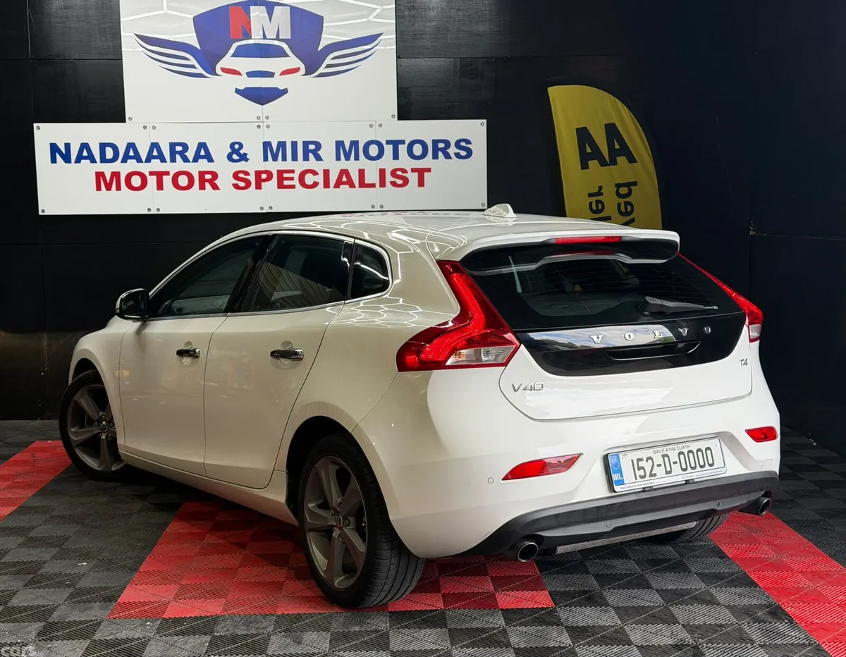 Volvo V40 Hatchback, Petrol, 2015, White