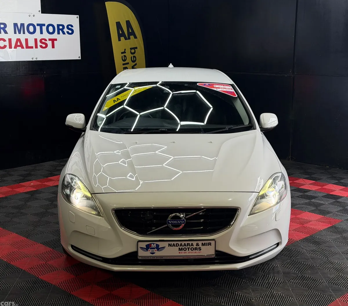 Volvo V40 Hatchback, Petrol, 2015, White
