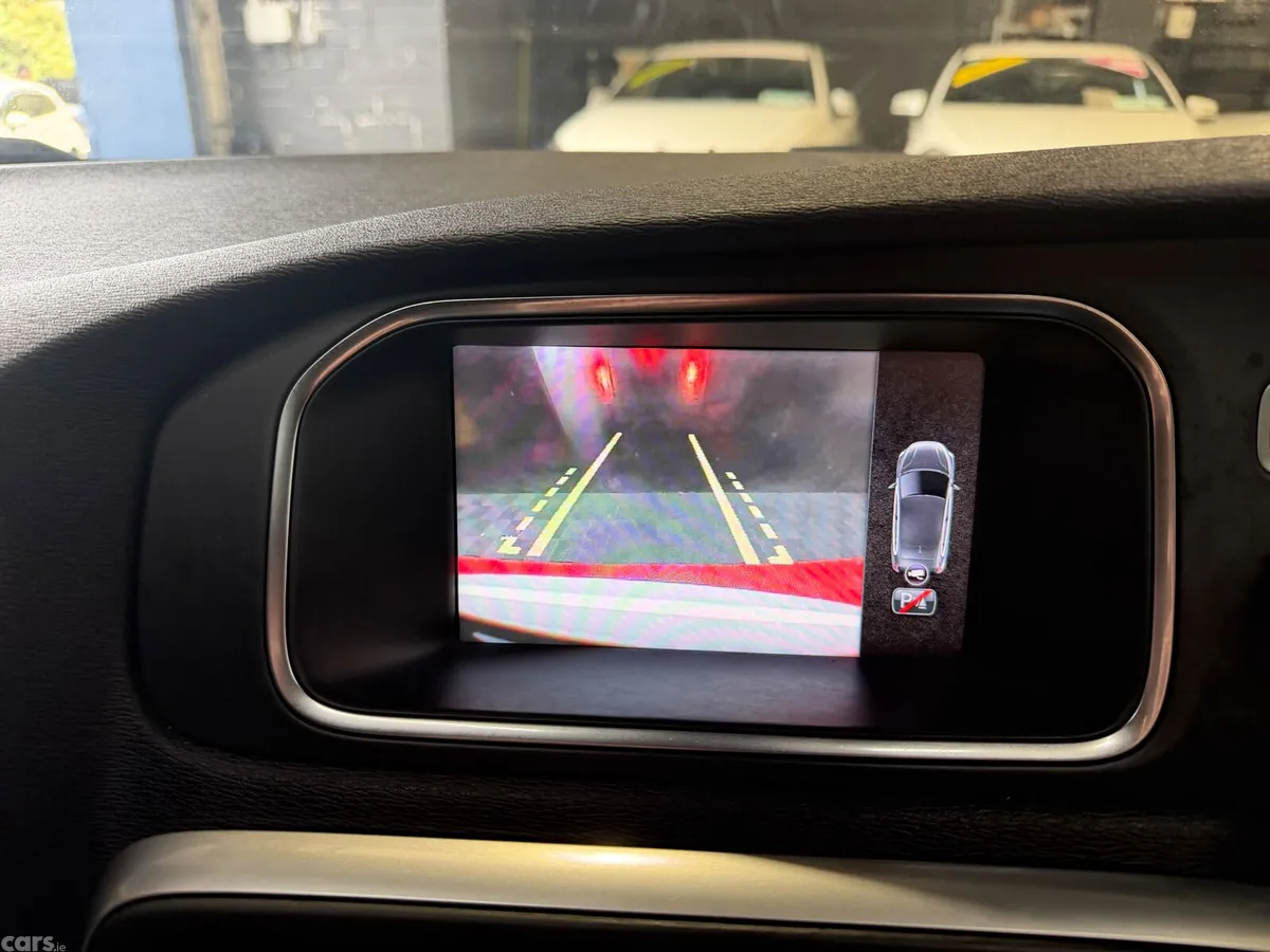 Volvo V40 Hatchback, Petrol, 2015, White