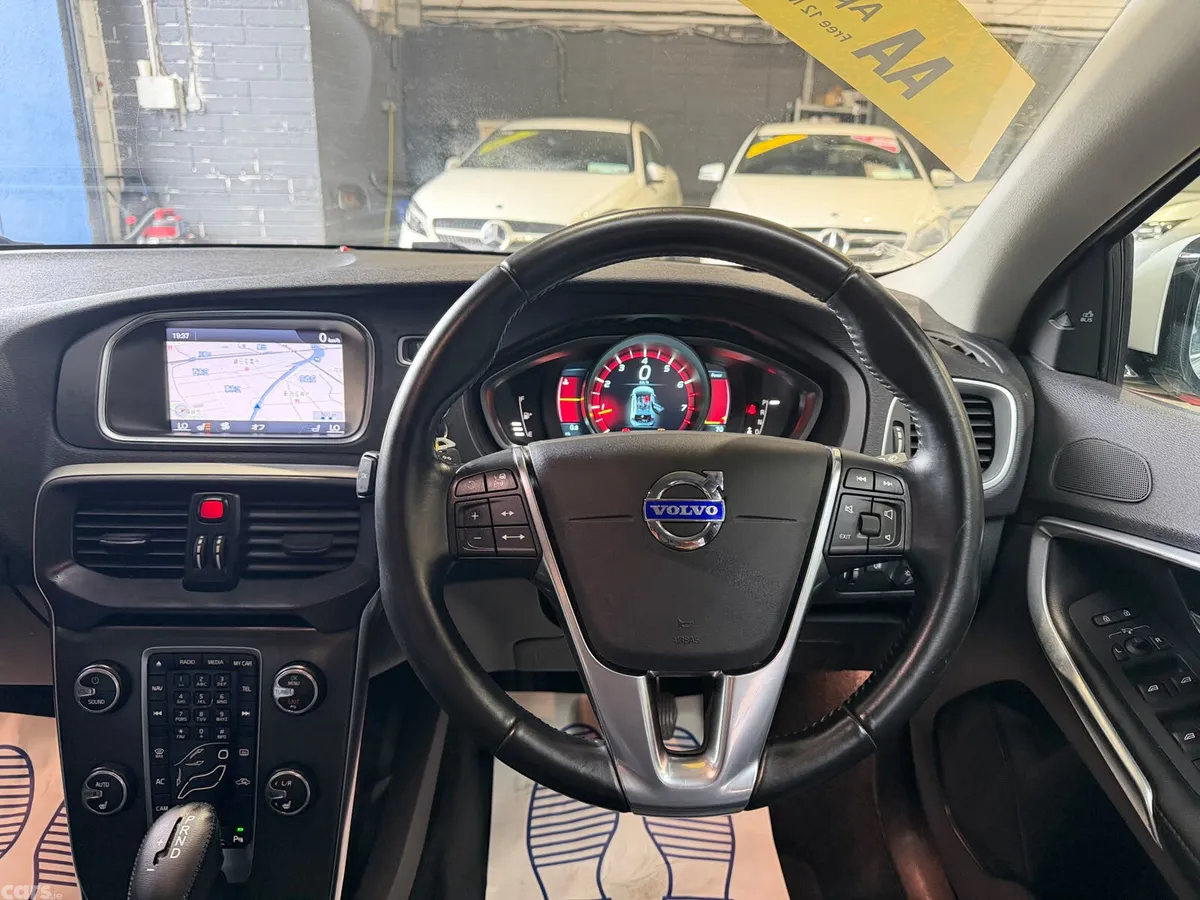 Volvo V40 Hatchback, Petrol, 2015, White