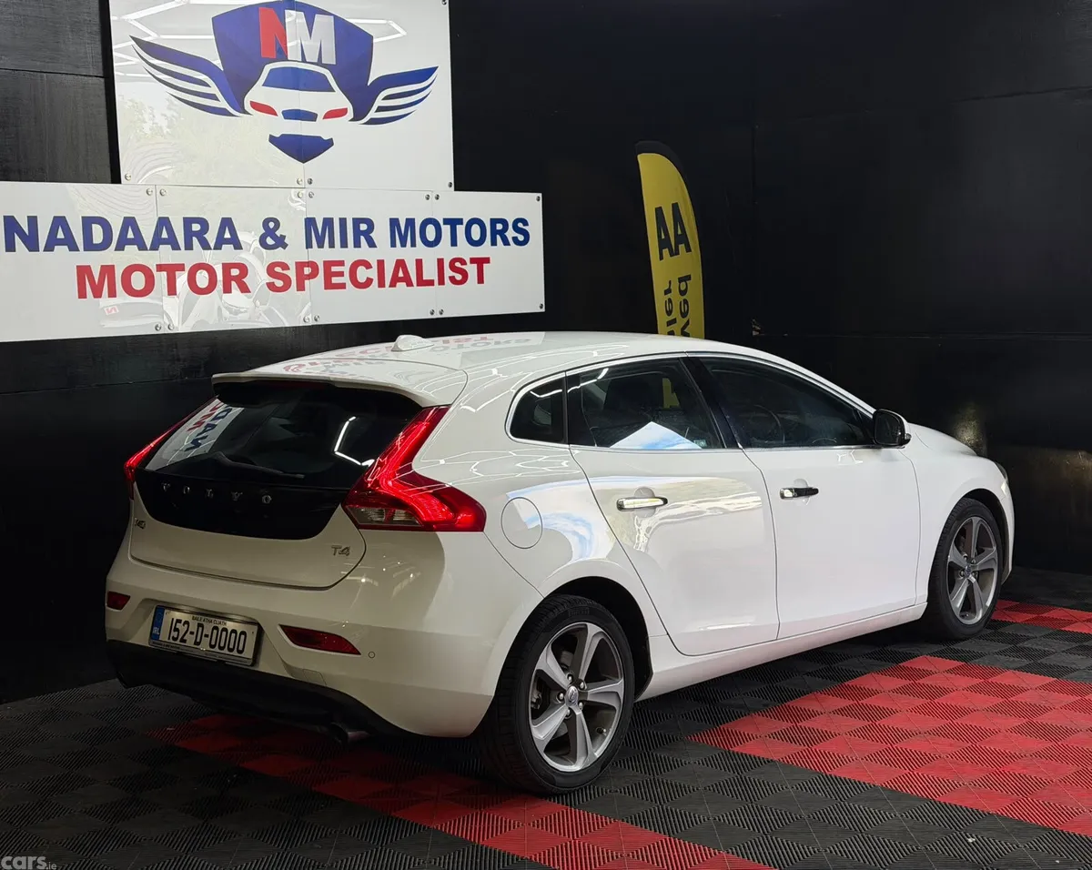 Volvo V40 Hatchback, Petrol, 2015, White