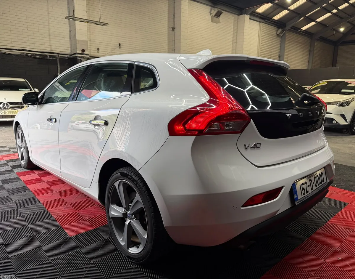 Volvo V40 Hatchback, Petrol, 2015, White