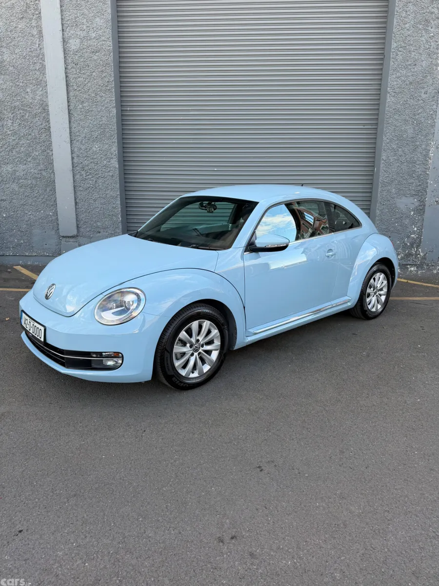 Volkswagen Beetle Hatchback, Petrol, 2014, Blue