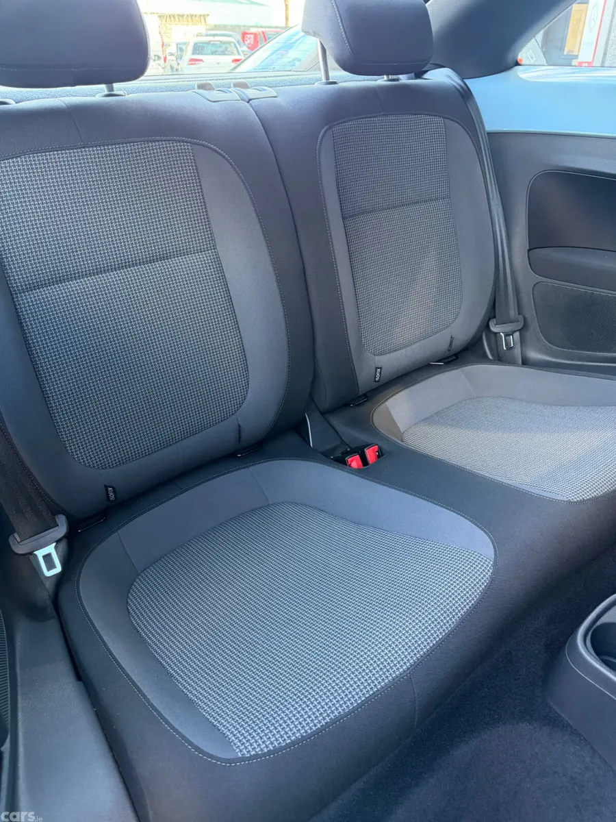 Volkswagen Beetle Hatchback, Petrol, 2014, Blue
