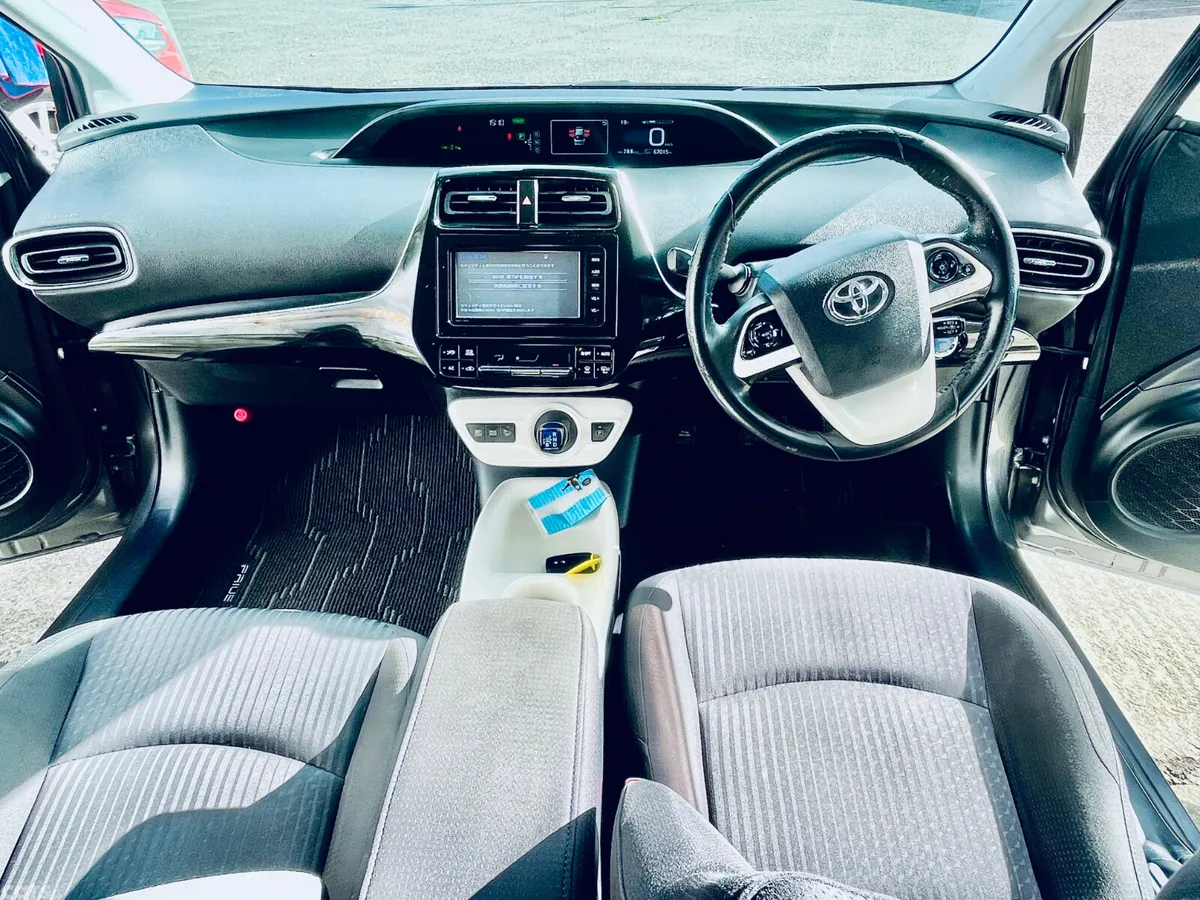 Toyota Prius Hatchback, Petrol, 2016, Grey