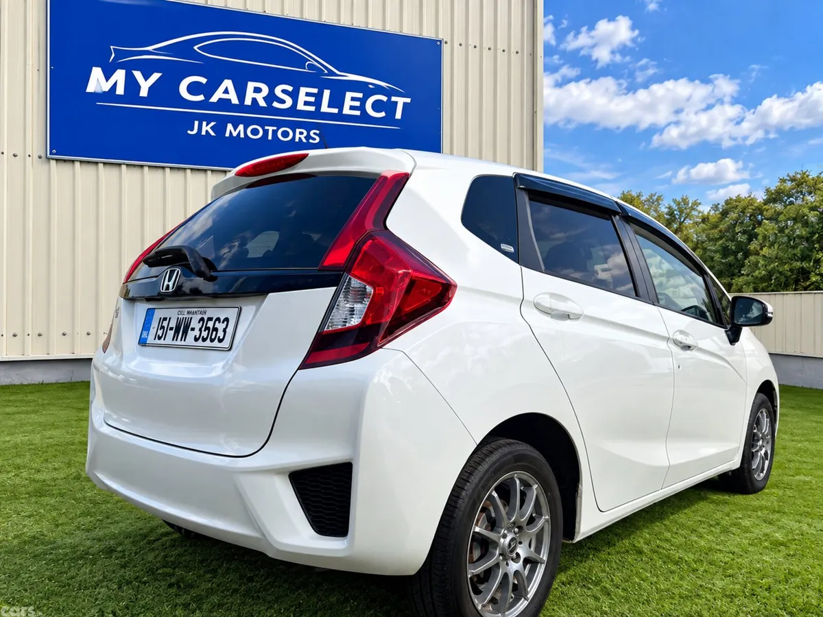 Honda Fit Hatchback, Petrol, 2015, White