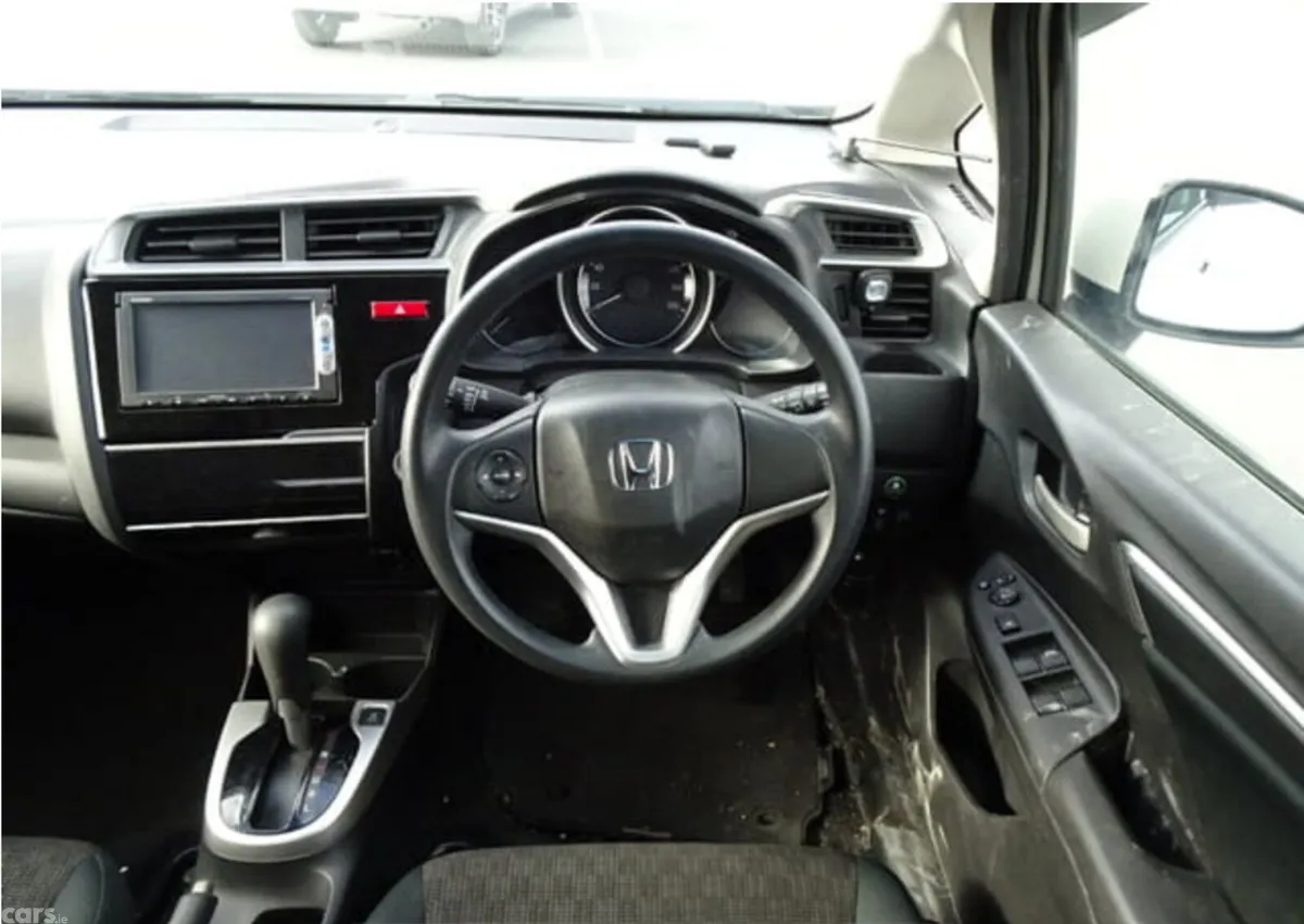 Honda Fit Hatchback, Petrol, 2015, White