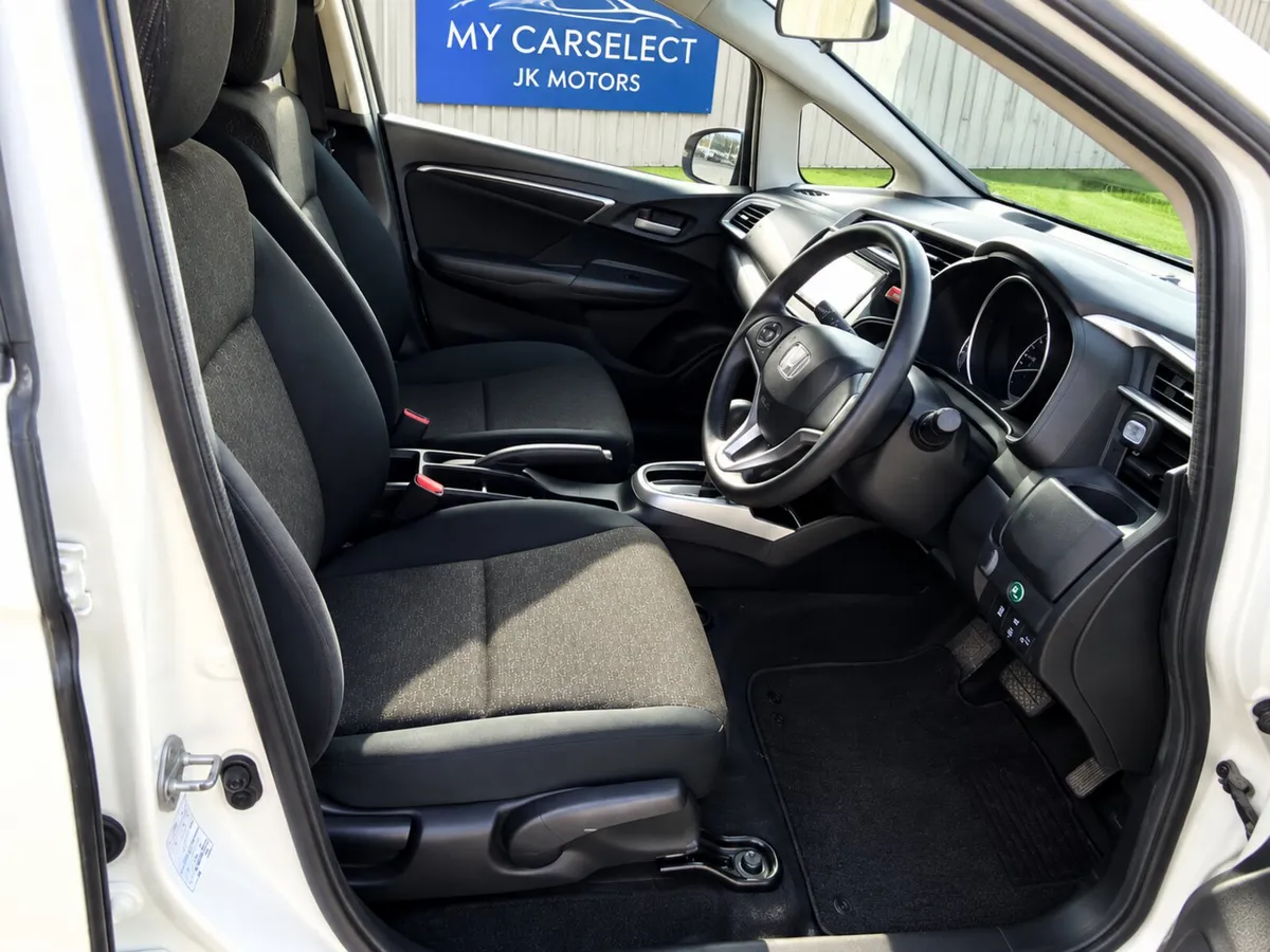 Honda Fit Hatchback, Petrol, 2015, White
