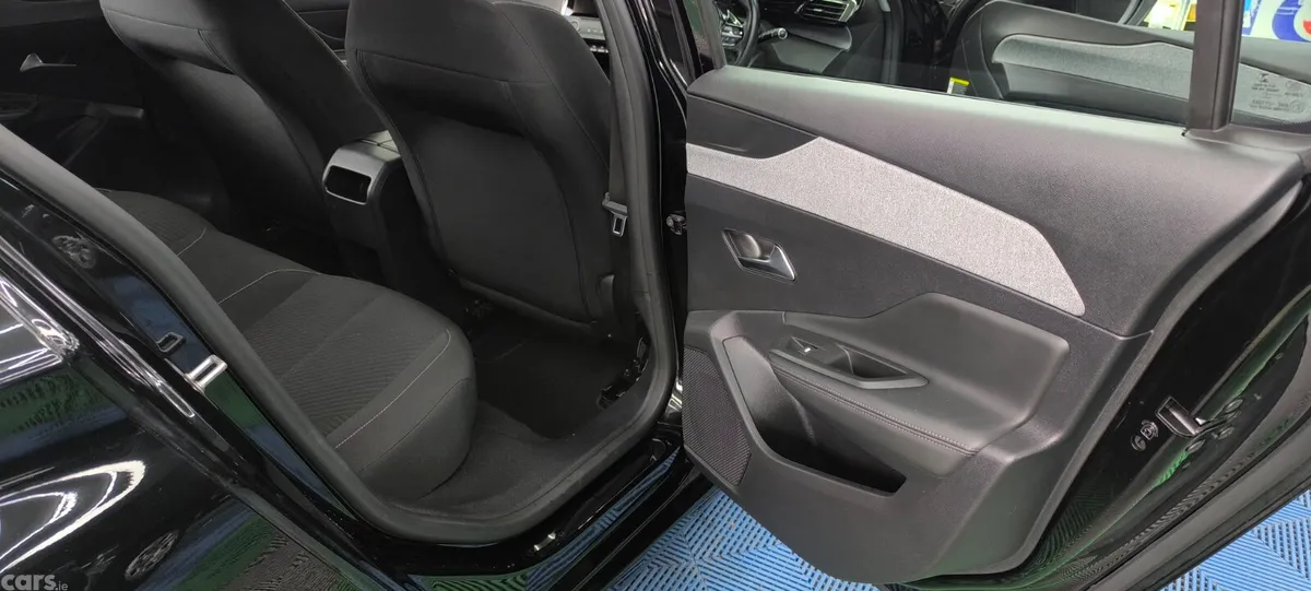 Peugeot 308 Hatchback, Diesel, 2022, Black