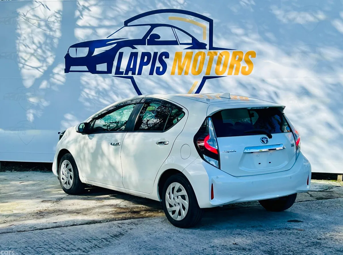 Toyota Aqua Hatchback, Petrol, 2021, White