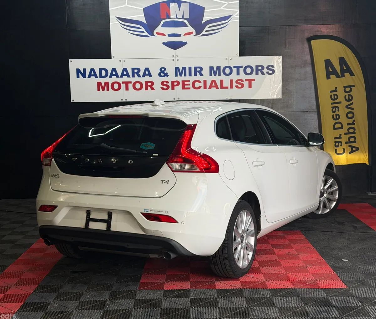 Volvo V40 Hatchback, Petrol, 2015, White