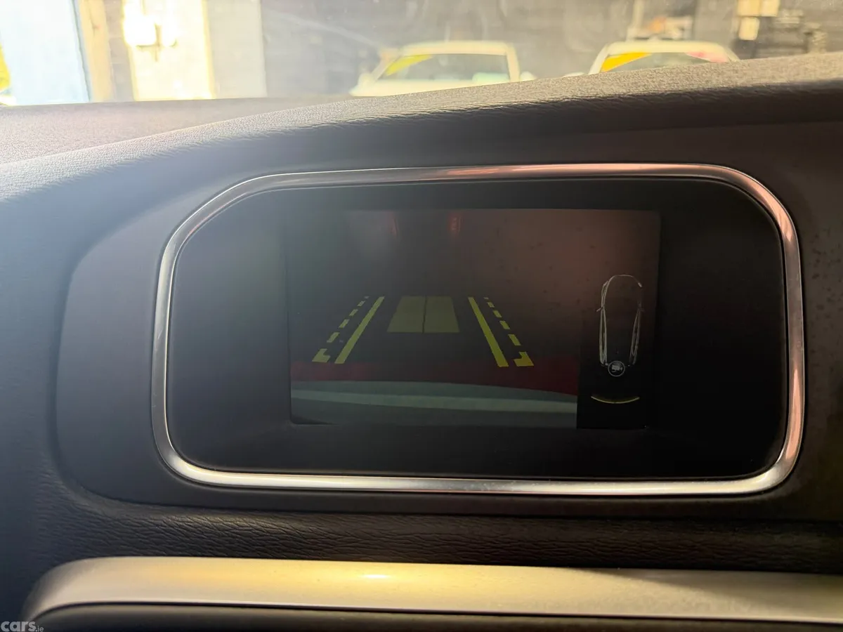 Volvo V40 Hatchback, Petrol, 2015, White