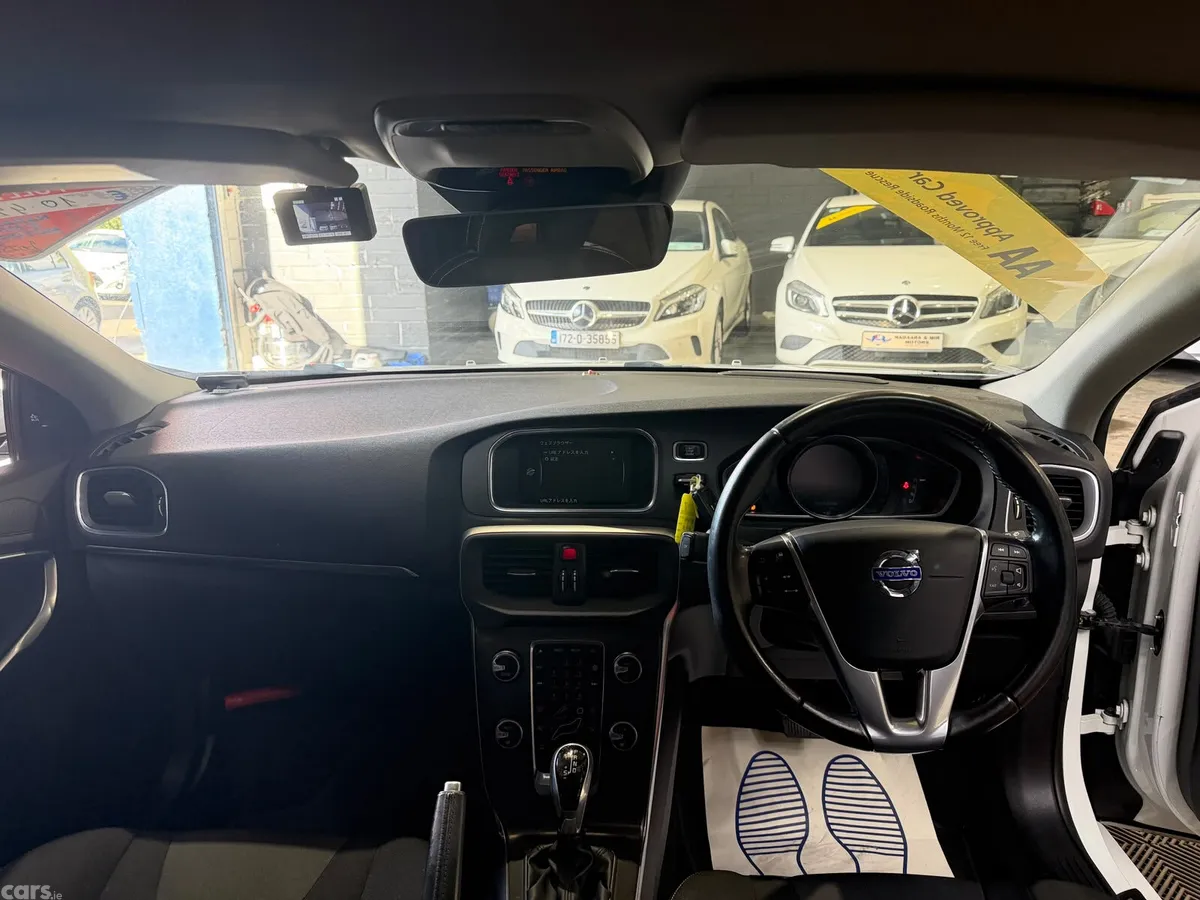 Volvo V40 Hatchback, Petrol, 2015, White