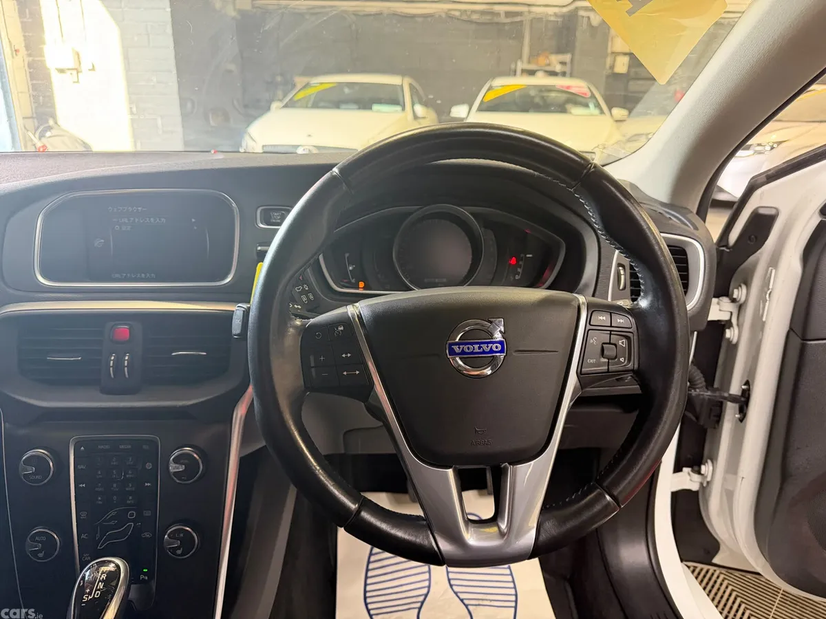 Volvo V40 Hatchback, Petrol, 2015, White
