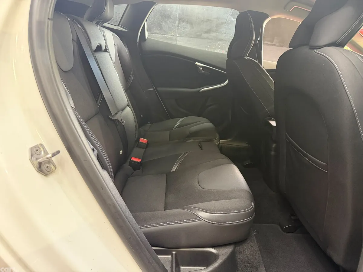 Volvo V40 Hatchback, Petrol, 2015, White