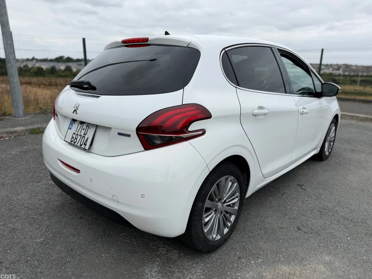 Peugeot 208 Hatchback, Petrol, 2017, White