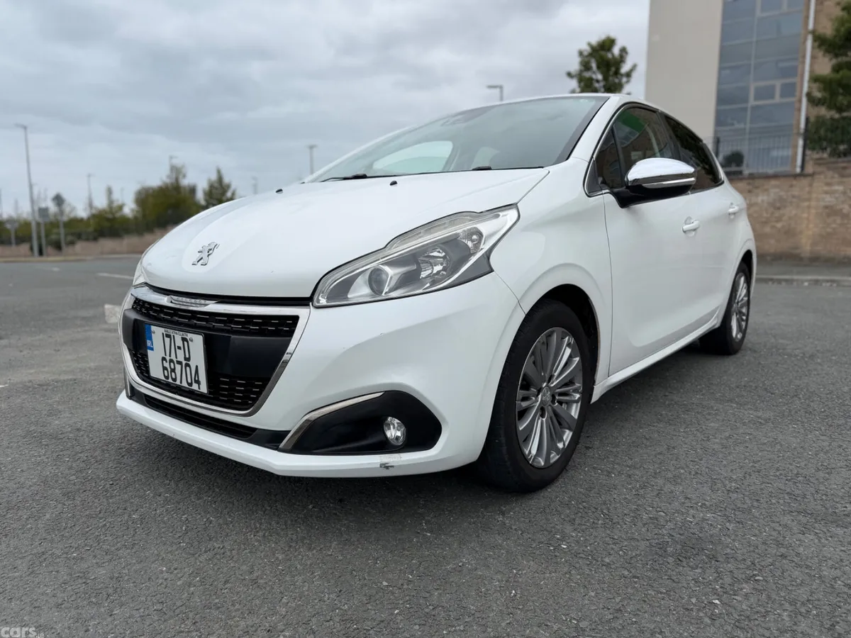 Peugeot 208 Hatchback, Petrol, 2017, White