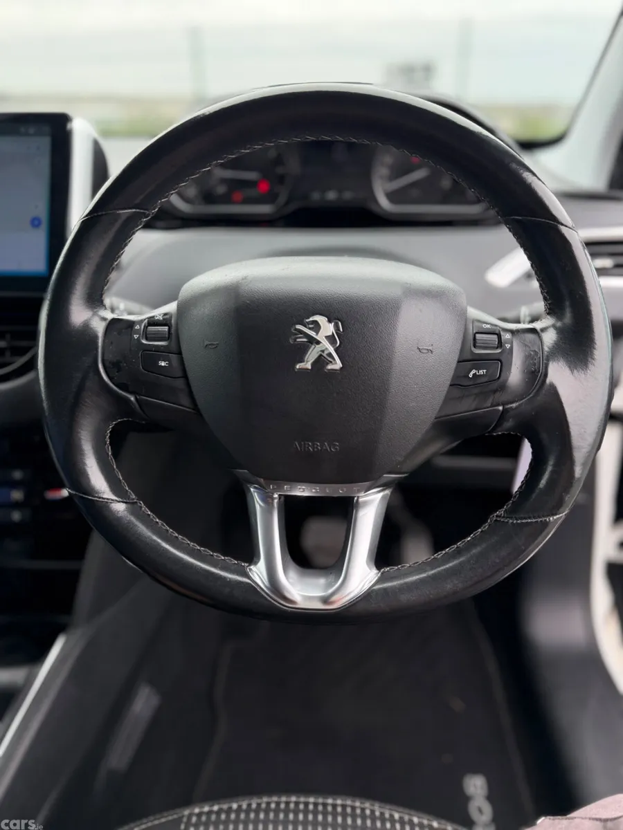 Peugeot 208 Hatchback, Petrol, 2017, White