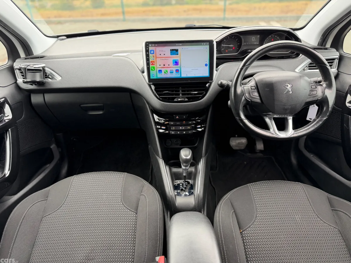Peugeot 208 Hatchback, Petrol, 2017, White