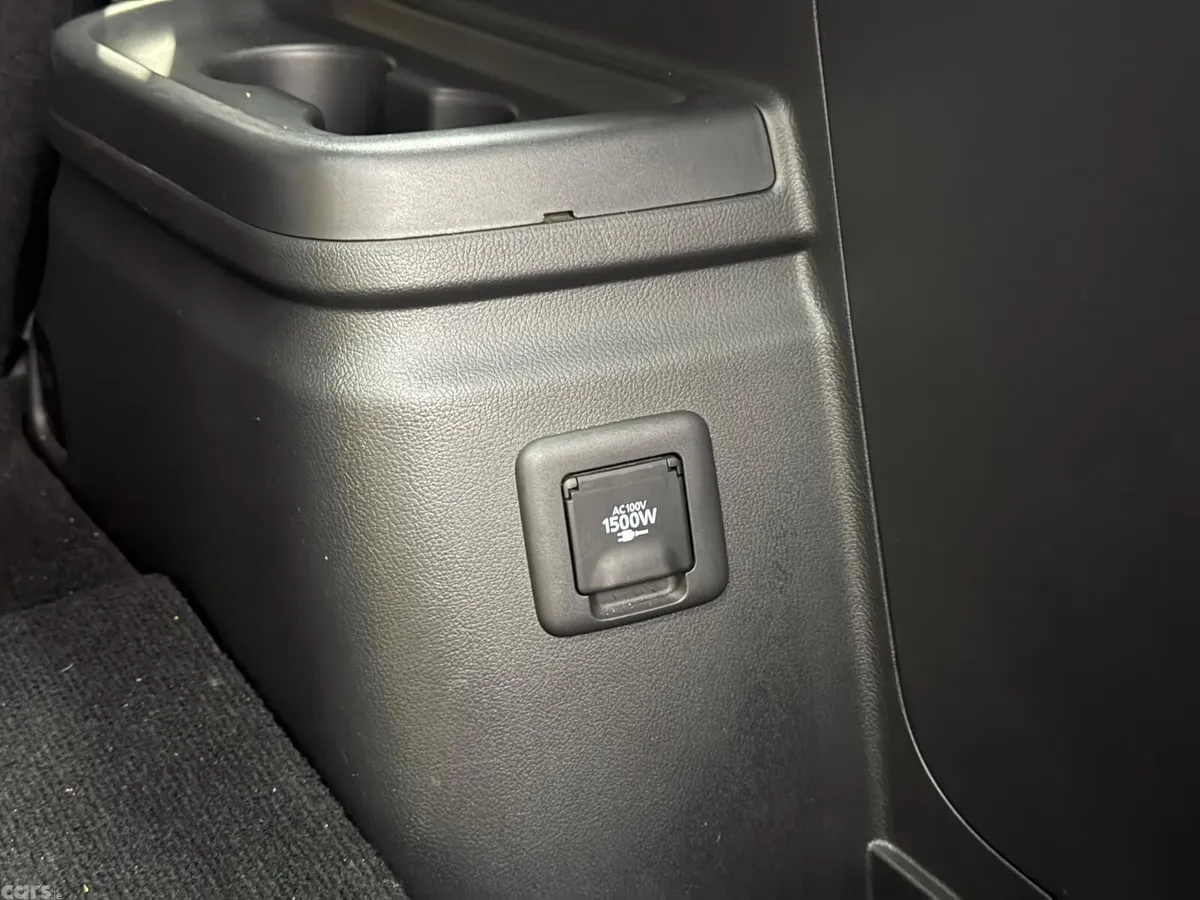 Mitsubishi Outlander SUV, Petrol Plug-in Hybrid, 2016, White