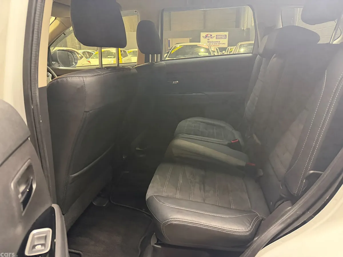 Mitsubishi Outlander SUV, Petrol Plug-in Hybrid, 2016, White