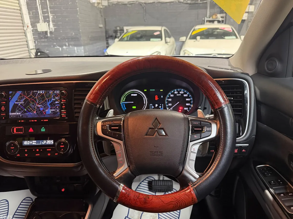 Mitsubishi Outlander SUV, Petrol Plug-in Hybrid, 2016, White